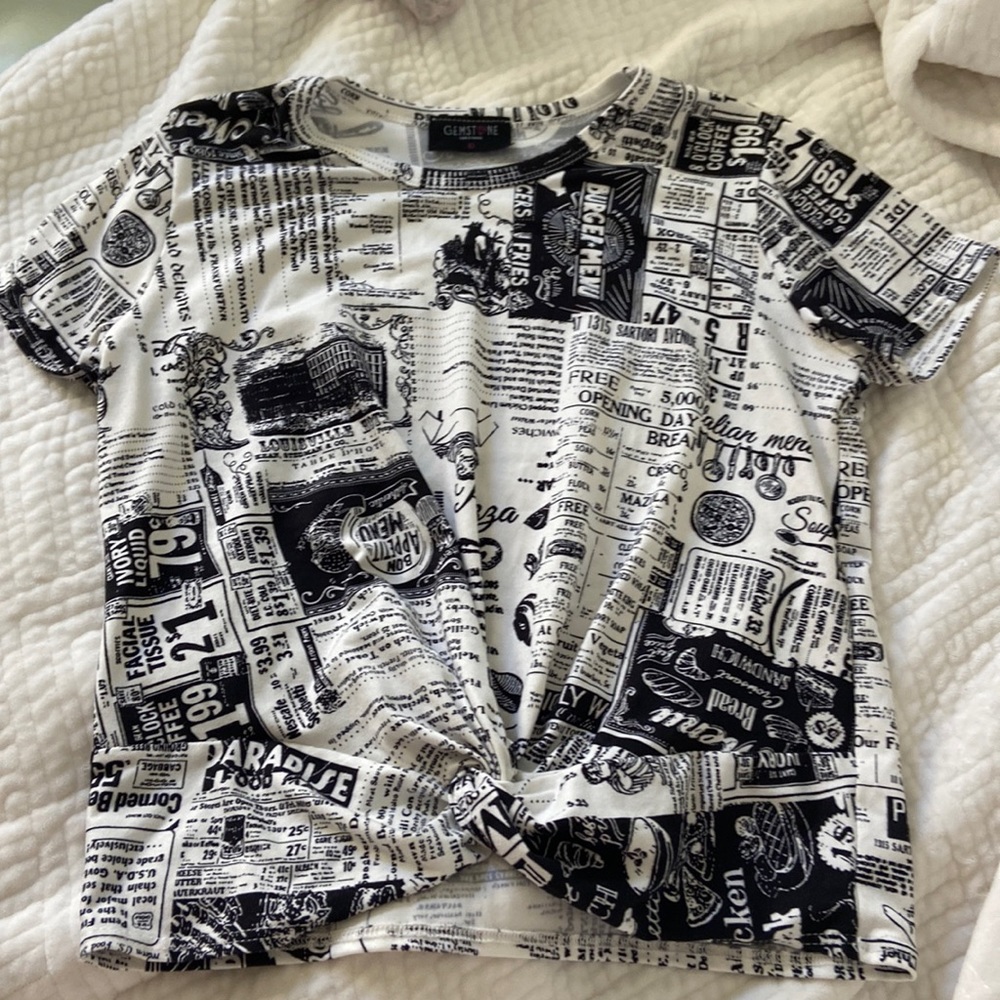 Girls black a white synched T-shirt